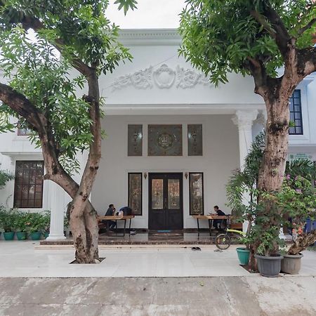 Family Homestay Syariah Cirebon Mitra Reddoorz Exterior foto
