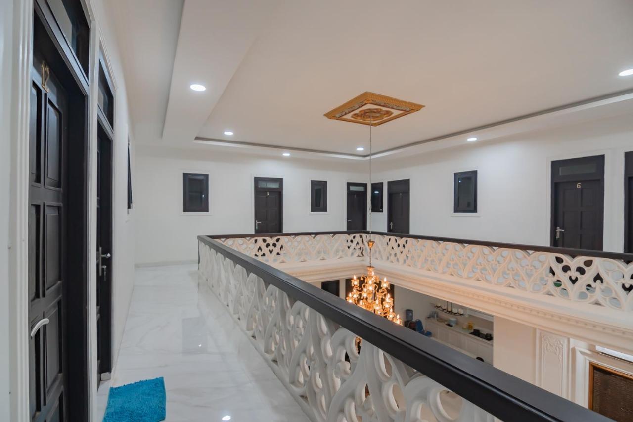 Family Homestay Syariah Cirebon Mitra Reddoorz Exterior foto